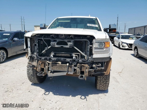 2016 GMC Sierra 2500HD Denali with VIN 1GT12UE86GF202529, listed as a Copart auction lot 52707755 with 197,123 mi miles and Salvage Title. Bid and sale history available at carsss.com. Image 5.