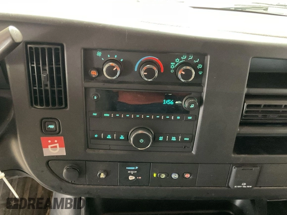 2021 Chevrolet Express Cargo z VIN 1GCWGAFP5M1201537, wystawiony jako IAAI lot #42642579 z przebiegiem 96 732 mil mil oraz . Historia ofert i sprzedaży dostępna na DreamBid. Obrazek 40.