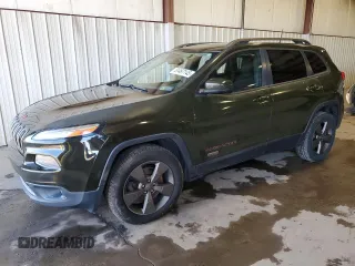 2016 Jeep Cherokee Latitude z VIN 1C4PJMCB3GW310456, wystawiony jako Copart lot #51467145 z przebiegiem 87 163 mil mil oraz Szkoda całkowita • Salvage title. Historia ofert i sprzedaży dostępna na DreamBid. Obrazek 1.