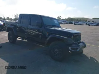 2024 Jeep Gladiator Willys z VIN 1C6HJTAG8RL102534, wystawiony jako IAAI lot #41502297 z przebiegiem 3 505 mil mil oraz . Historia ofert i sprzedaży dostępna na DreamBid. Obrazek 1.