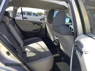 2021 Toyota RAV4 XLE with VIN 2T3W1RFV2MC172029, listed as a IAAI auction lot 41861810 with 78,024 mi miles. Bid and sale history available at carsss.com. Image 8.
