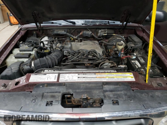 2000 Ford Explorer XLT z VIN 1FMZU83P9YUB00147, wystawiony jako Copart lot #53333565 z przebiegiem 261 828 mil mil oraz Czysty tytuł • Clean title. Historia ofert i sprzedaży dostępna na DreamBid. Obrazek 12.