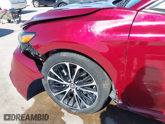 2018 Toyota Camry LE z VIN 4T1B11HK9JU583160, wystawiony jako IAAI lot #41707215 z przebiegiem 134 214 mil mil oraz . Historia ofert i sprzedaży dostępna na DreamBid. Obrazek 20.