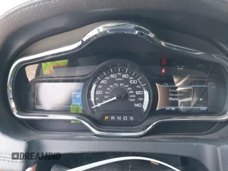 2014 Lincoln MKT EcoBoost z VIN 2LMHJ5AT2EBL57269, wystawiony jako IAAI lot #41440818 z przebiegiem 135 896 mil mil oraz . Historia ofert i sprzedaży dostępna na DreamBid. Obrazek 7.