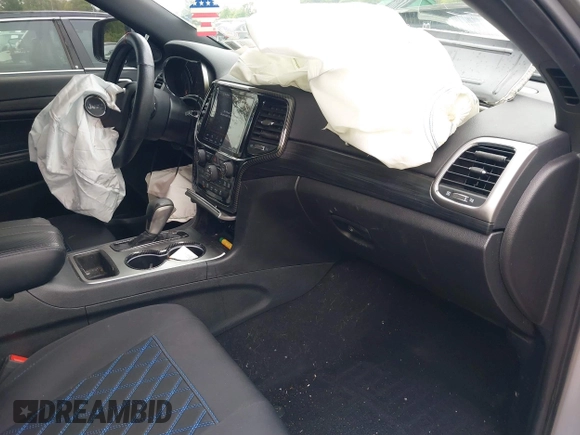 2020 Jeep Grand Cherokee Laredo E z VIN 1C4RJFAG3LC199485, wystawiony jako IAAI lot #42276411 z przebiegiem 109 489 mil mil oraz . Historia ofert i sprzedaży dostępna na DreamBid. Obrazek 5.