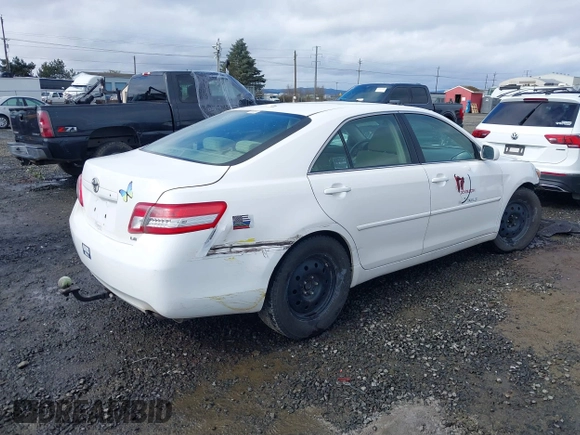 2011 Toyota Camry LE z VIN 4T1BF3EK8BU728563, wystawiony jako IAAI lot #41783543 z przebiegiem 294 062 mil mil oraz . Historia ofert i sprzedaży dostępna na DreamBid. Obrazek 4.