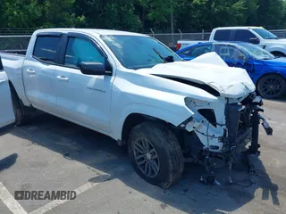 2023 Chevrolet Colorado 2WD LT z VIN 1GCGSCECXP1206427, wystawiony jako IAAI lot #42538205 z przebiegiem 121 089 mil mil oraz . Historia ofert i sprzedaży dostępna na DreamBid. Obrazek 1.
