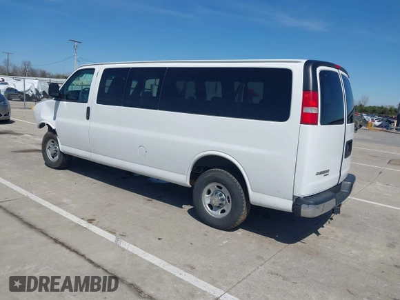 2015 Chevrolet Express Passenger LT z VIN 1GAZG1FGXF1186123, wystawiony jako IAAI lot #42023980 z przebiegiem 74 532 mil mil oraz . Historia ofert i sprzedaży dostępna na DreamBid. Obrazek 3.