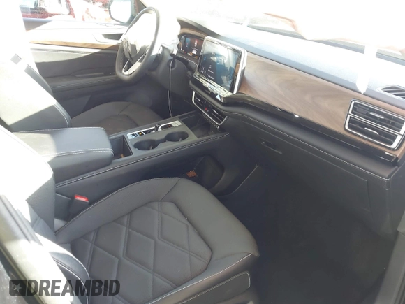 2024 Volkswagen Atlas SE with VIN 1V2LR2CA4RC505410, listed as a IAAI auction lot 41513445 with 18,647 mi miles and . Bid and sale history available at DreamBid. Image 5.