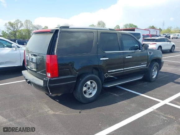 2013 Cadillac Escalade Luxury with VIN 1GYS4BEF6DR162720, listed as a IAAI auction lot 41971364 with 211,396 mi miles. Bid and sale history available at carsss.com. Image 4.