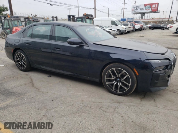 2024 BMW 7 Series 740i z VIN WBA23EH09RCP80655, wystawiony jako Copart lot #59380475 z przebiegiem 16 424 mil mil oraz Czysty tytuł • Clean title. Historia ofert i sprzedaży dostępna na DreamBid. Obrazek 4.