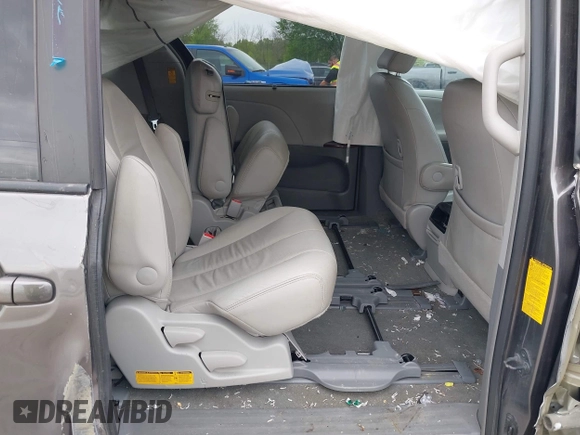 2013 Toyota Sienna XLE AAS with VIN 5TDYK3DC5DS405535, listed as a IAAI auction lot 42348931 with 186,177 mi miles and . Bid and sale history available at DreamBid. Image 8.