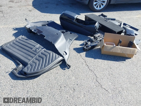 2018 Kia Sorento EX с VIN 5XYPH4A53JG340201, выставлен на аукционе IAAI как лот 42226097 с пробегом 59 415 миль миль и . История ставок и продаж доступна на DreamBid. Изображение 12.