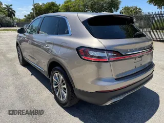 2020 Lincoln Nautilus Standard z VIN 2LMPJ8J93LBL15854, wystawiony jako Copart lot #57672975 z przebiegiem 37 398 mil mil oraz Tytuł czysty. Historia ofert i sprzedaży dostępna na DreamBid. Obrazek 2.