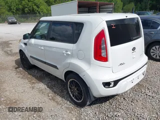2013 Kia Soul ! with VIN KNDJT2A6XD7584849, listed as a IAAI auction lot 42079505 with 85,978 mi miles. Bid and sale history available at carsss.com. Image 3.