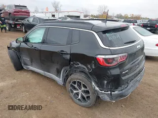 2024 Jeep Compass Limited z VIN 3C4NJDCN1RT141824, wystawiony jako IAAI lot #40741507 z przebiegiem 3 028 mil mil oraz . Historia ofert i sprzedaży dostępna na DreamBid. Obrazek 3.