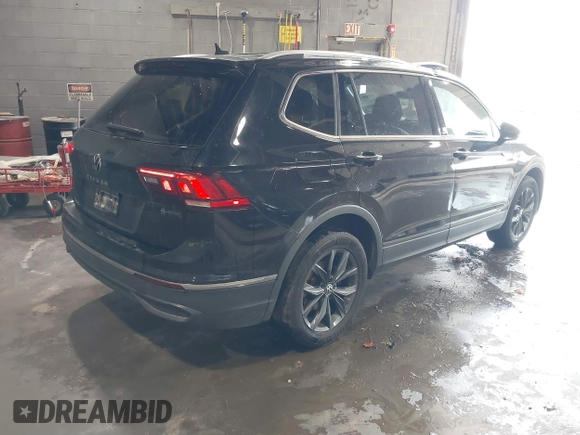 2022 Volkswagen Tiguan SE z VIN 3VV2B7AX6NM073743, wystawiony jako IAAI lot #39948815 z przebiegiem 56 368 mil mil oraz . Historia ofert i sprzedaży dostępna na DreamBid. Obrazek 4.