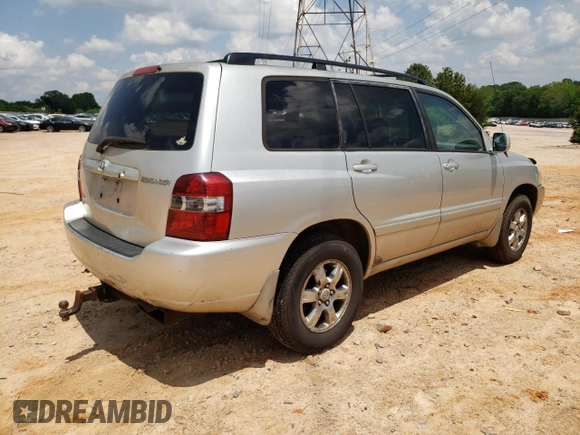 2005 Toyota Highlander with VIN JTEEP21A750111748, listed as a Copart auction lot 57151765 with 324,870 mi miles and Clean Title. Bid and sale history available at DreamBid. Image 3.