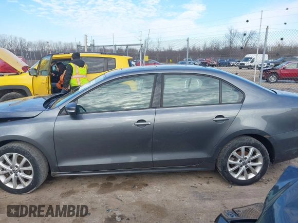 2012 Volkswagen Jetta SE с VIN 3VWDX7AJXCM358671, выставлен на аукционе IAAI как лот 41647447 с пробегом 105 722 миль миль и . История ставок и продаж доступна на DreamBid. Изображение 14.
