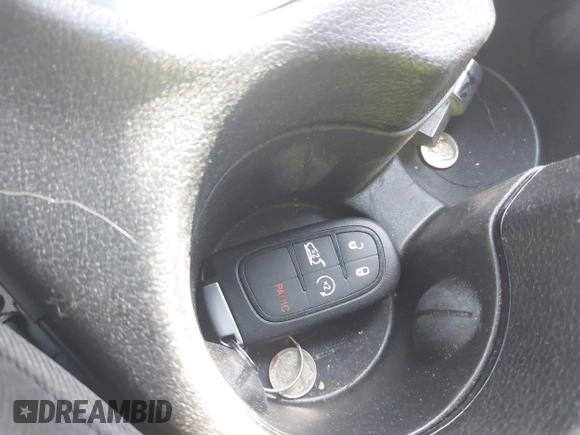 2021 Jeep Cherokee Latitude Lux z VIN 1C4PJMMX8MD205199, wystawiony jako IAAI lot #42556584 z przebiegiem 32 787 mil mil oraz . Historia ofert i sprzedaży dostępna na DreamBid. Obrazek 11.