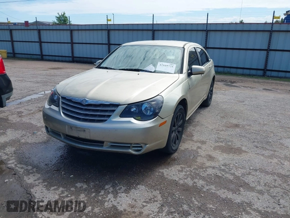 2010 Chrysler Sebring Limited z VIN 1C3CC5FBXAN158851, wystawiony jako IAAI lot #42169725 z przebiegiem 200 721 mil mil oraz . Historia ofert i sprzedaży dostępna na DreamBid. Obrazek 2.