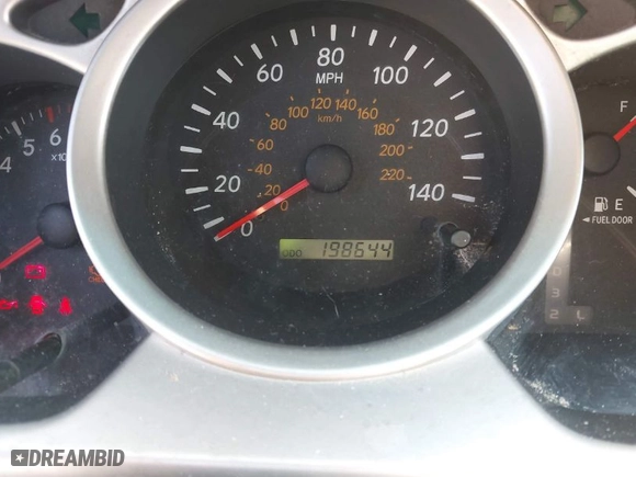 2004 Toyota Highlander with VIN JTEGP21AX40015121, listed as a IAAI auction lot 41994943 with 198,644 mi miles. Bid and sale history available at carsss.com. Image 7.