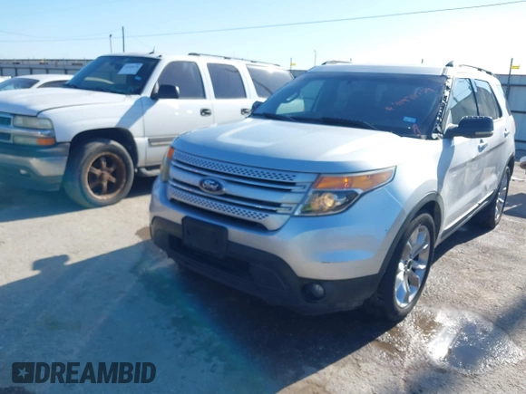 2014 Ford Explorer XLT with VIN 1FM5K7D81EGA74577, listed as a IAAI auction lot 41970759 with 194,847 mi miles. Bid and sale history available at carsss.com. Image 2.