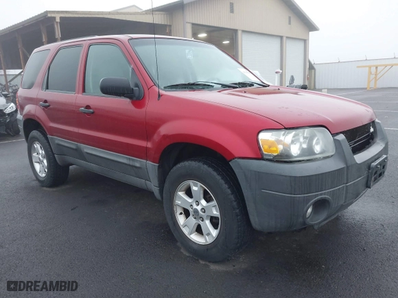 2007 Ford Escape XLT with VIN 1FMCU03147KC00069, listed as a IAAI auction lot 41343434 with 209,220 mi miles. Bid and sale history available at carsss.com. Image 1.