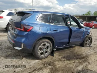 2024 BMW X1 xDrive28i z VIN WBX73EF02R5Z09970, wystawiony jako Copart lot #55577845 z przebiegiem 6 510 mil mil oraz Szkoda całkowita • Salvage title. Historia ofert i sprzedaży dostępna na DreamBid. Obrazek 3.