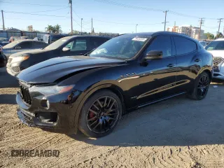 2018 Maserati Levante GranSport z VIN ZN661XUS2JX302411, wystawiony jako Copart lot #45593645 z przebiegiem 83 989 mil mil oraz Czysty tytuł • Clean title. Historia ofert i sprzedaży dostępna na DreamBid. Obrazek 1.