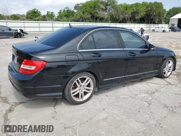 2014 Mercedes-Benz C 250 Sport z VIN WDDGF4HB9EA934191, wystawiony jako Copart lot #56050175 z przebiegiem 186 887 mil mil oraz Szkoda całkowita • Salvage title. Historia ofert i sprzedaży dostępna na DreamBid. Obrazek 3.