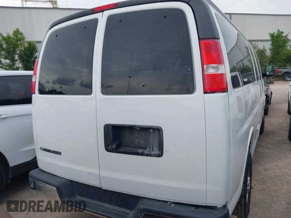2019 Chevrolet Express Passenger LT z VIN 1GAZGPFG3K1364936, wystawiony jako IAAI lot #42137561 z przebiegiem 33 624 mil mil oraz . Historia ofert i sprzedaży dostępna na DreamBid. Obrazek 16.