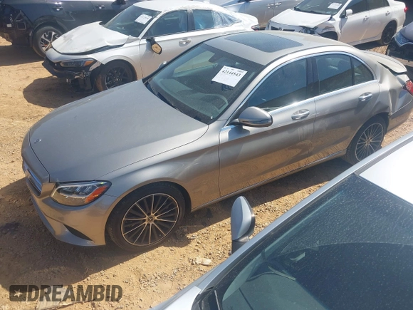 2019 Mercedes-Benz C 300 z VIN 55SWF8DB8KU308975, wystawiony jako IAAI lot #42144543 z przebiegiem 23 566 mil mil oraz . Historia ofert i sprzedaży dostępna na DreamBid. Obrazek 17.