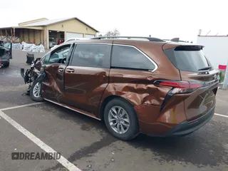 2022 Toyota Sienna XLE with VIN 5TDJRKEC4NS096017, listed as a IAAI auction lot 41708210 with 50,942 mi miles. Bid and sale history available at carsss.com. Image 3.
