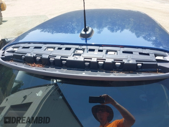 2014 MINI Hardtop with VIN WMWXM5C50ET972174, listed as a IAAI auction lot 42738144 with 106,273 mi miles and . Bid and sale history available at DreamBid. Image 6.