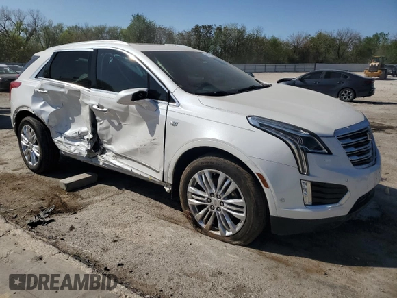 2018 Cadillac XT5 Premium Luxury FWD z VIN 1GYKNERS6JZ102163, wystawiony jako Copart lot #52817895 z przebiegiem 167 570 mil mil oraz Nie do naprawy. Historia ofert i sprzedaży dostępna na DreamBid. Obrazek 4.