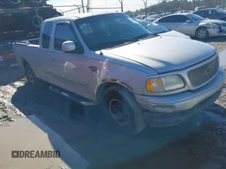 2001 Ford F-150 XL z VIN 1FTRX17W61NA95834, wystawiony jako IAAI lot #41447635 z przebiegiem 134 090 mil mil oraz . Historia ofert i sprzedaży dostępna na DreamBid. Obrazek 1.