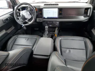 2023 Ford Bronco z VIN 1FMEE5DP4PLB13904, wystawiony jako Copart lot #56490175 z przebiegiem 29 141 mil mil oraz Szkoda całkowita • Salvage title. Historia ofert i sprzedaży dostępna na DreamBid. Obrazek 8.