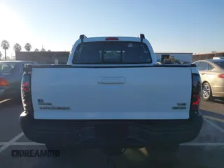 2006 Toyota Tacoma z VIN 5TELU42N66Z176139, wystawiony jako IAAI lot #41343253 z przebiegiem 145 719 mil mil oraz . Historia ofert i sprzedaży dostępna na DreamBid. Obrazek 17.