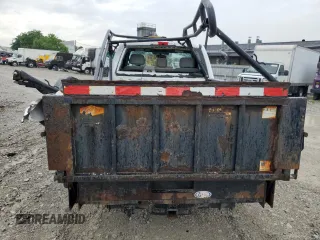 2018 Ford F-250 XL z VIN 1FTBF2A62JEC19911, wystawiony jako Copart lot #58555025 z przebiegiem 228 433 mil mil oraz Szkoda całkowita • Salvage title. Historia ofert i sprzedaży dostępna na DreamBid. Obrazek 10.