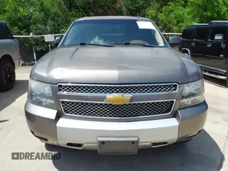 2013 Chevrolet Suburban LT with VIN 1GNSCJE03DR337592, listed as a IAAI auction lot 42101370 with 204,311 mi miles. Bid and sale history available at carsss.com. Image 12.