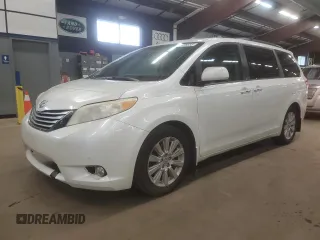 2012 Toyota Sienna XLE z VIN 5TDDK3DC0CS039531, wystawiony jako Copart lot #55458635 z przebiegiem 211 851 mil mil oraz Czysty tytuł • Clean title. Historia ofert i sprzedaży dostępna na DreamBid. Obrazek 1.