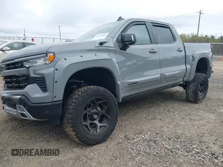 2024 Chevrolet Silverado 1500 RST with VIN 1GCUDEEL5RZ180834, listed as a IAAI auction lot 41924886 with 15,698 mi miles. Bid and sale history available at carsss.com. Image 19.