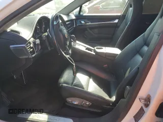 2013 Porsche Panamera z VIN WP0AA2A77DL010893, wystawiony jako Copart lot #42727885 z przebiegiem 143 353 mil mil oraz Szkoda całkowita • Salvage title. Historia ofert i sprzedaży dostępna na DreamBid. Obrazek 7.