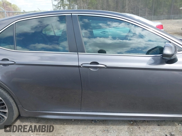 2020 Toyota Camry SE z VIN 4T1G11AK8LU335338, wystawiony jako IAAI lot #41908752 z przebiegiem 75 825 mil mil oraz . Historia ofert i sprzedaży dostępna na DreamBid. Obrazek 13.