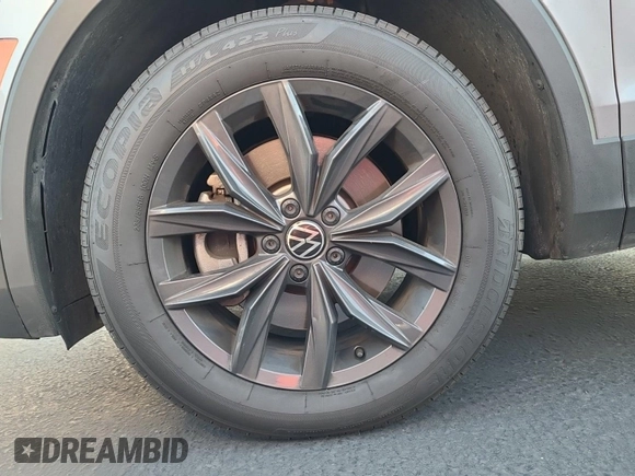 2024 Volkswagen Tiguan SE with VIN 3VV3B7AX5RM107374, listed as a IAAI auction lot 42845196 with 24,195 mi miles and . Bid and sale history available at DreamBid. Image 52.