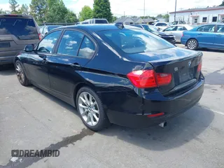 2013 BMW 3 Series 320i z VIN WBA3B1C58DF461645, wystawiony jako IAAI lot #42265684 z przebiegiem 185 873 mil mil oraz . Historia ofert i sprzedaży dostępna na DreamBid. Obrazek 3.