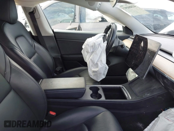 2021 Tesla Model 3 Standard Range Plus z VIN 5YJ3E1EA5MF941392, wystawiony jako IAAI lot #41888597 z przebiegiem 111 617 mil mil oraz . Historia ofert i sprzedaży dostępna na DreamBid. Obrazek 5.