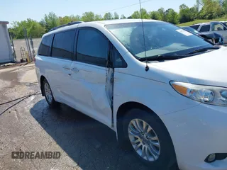 2014 Toyota Sienna XLE z VIN 5TDYK3DC7ES431782, wystawiony jako IAAI lot #41975182 z przebiegiem 191 870 mil mil oraz . Historia ofert i sprzedaży dostępna na DreamBid. Obrazek 6.