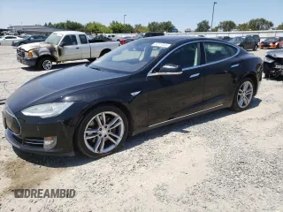 2013 Tesla Model S Performance z VIN 5YJSA1CP5DFP05226, wystawiony jako Copart lot #65271925 z przebiegiem 193 556 mil mil oraz Szkoda całkowita • Salvage title. Historia ofert i sprzedaży dostępna na DreamBid. Obrazek 1.